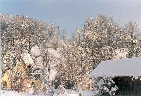 Kinderspielplatz-im-Winter
